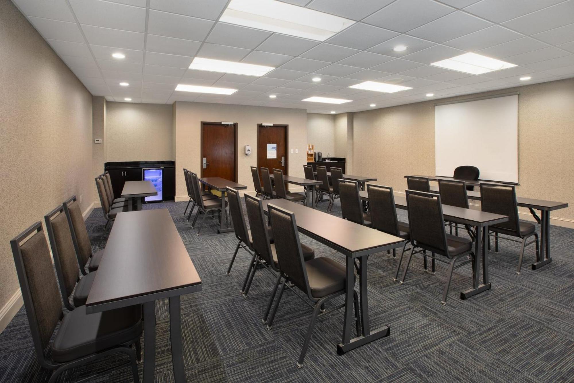 Holiday Inn Express & Suites I-26 & Us 29 At Westgate Mall By Ihg Spartanburg Exterior photo