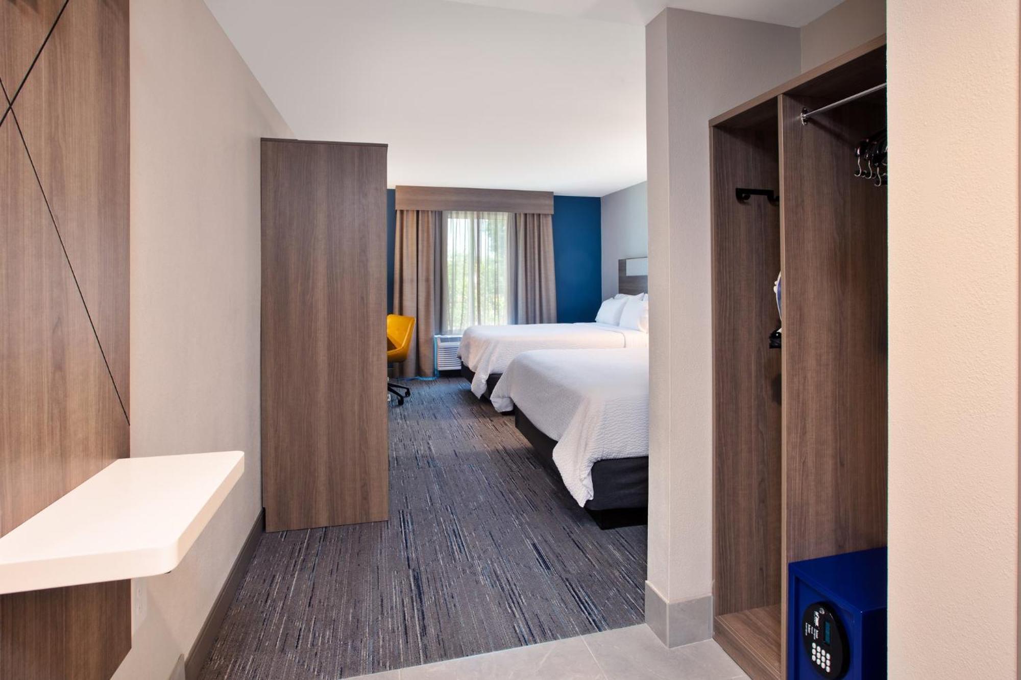 Holiday Inn Express & Suites I-26 & Us 29 At Westgate Mall By Ihg Spartanburg Exterior photo