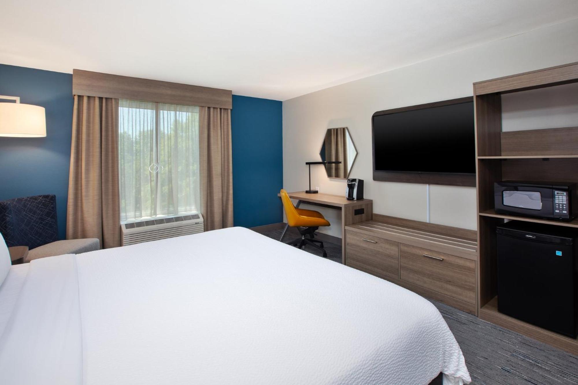 Holiday Inn Express & Suites I-26 & Us 29 At Westgate Mall By Ihg Spartanburg Exterior photo
