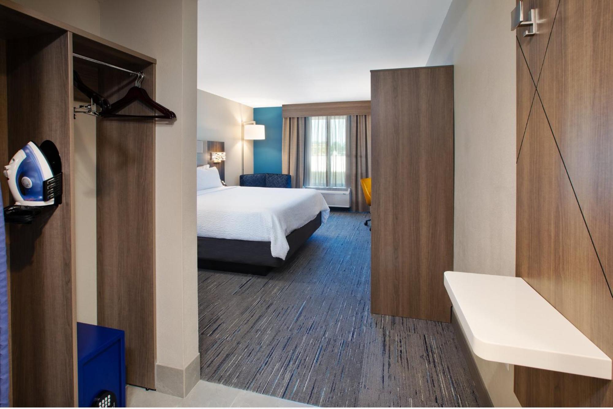 Holiday Inn Express & Suites I-26 & Us 29 At Westgate Mall By Ihg Spartanburg Exterior photo